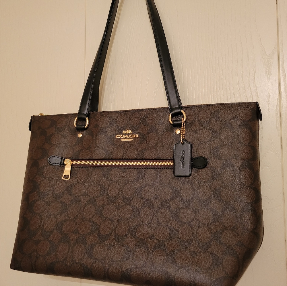 Coach Gallery Tote in Signature Canvas